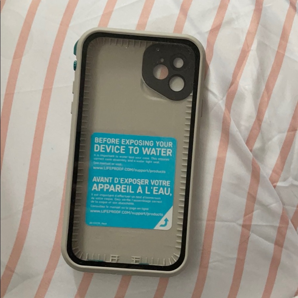 Iphone 11 life proof case